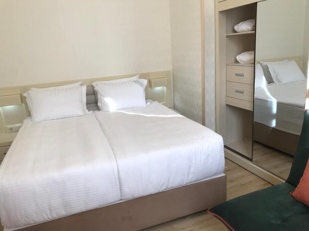 Full Comfort Apartment On Aghmashenebeli Tbilisi Exterior photo